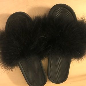 Furry slides size 11